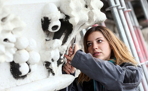 Evangelia Papathanasiou ist Steinmetzin am Mariendom.