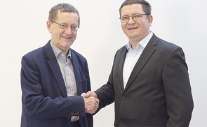 Nach Matthäus Fellinger (l.) ist Heinz Niederleitner der fünfte Chefredakteur der KirchenZeitung Diözese Linz.