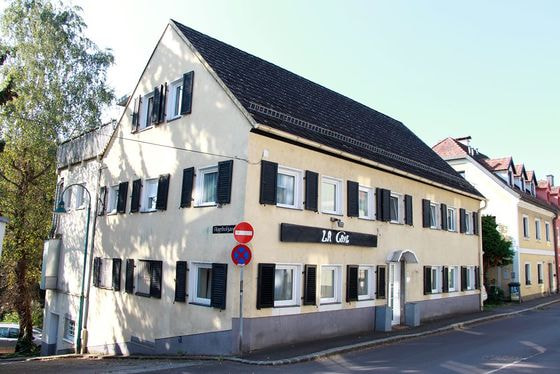 Das ehemalige Restaurant „La Cave“ beherbergt nun das Pfarrheim der Pfarre St. Martin am Römerberg.